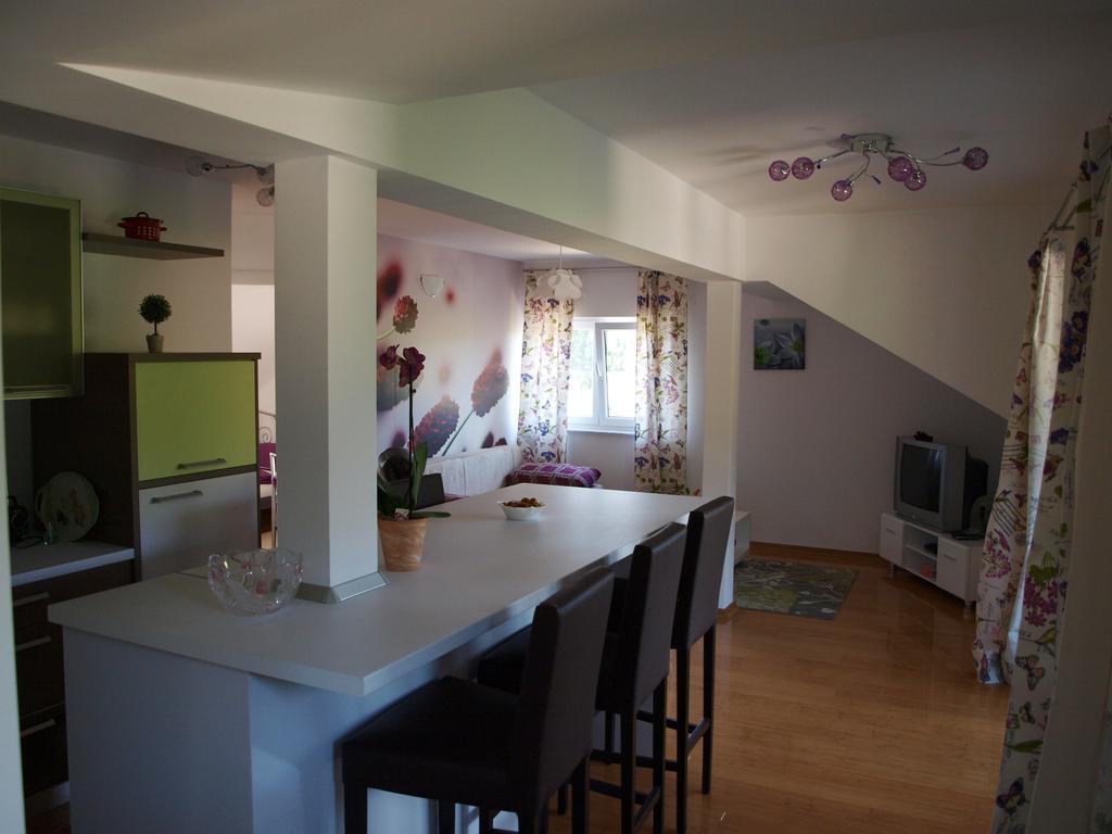Apartamento Kaj-Lux Tuheljske Toplice Exterior foto